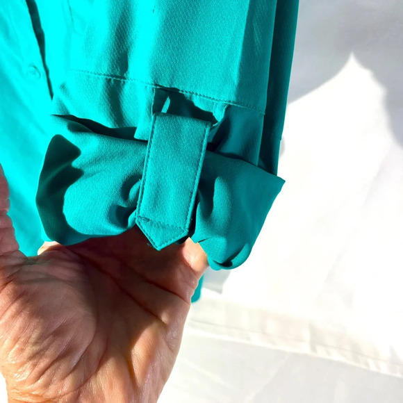 Reel Legend’s Saltwater Button Down Top.               Size P Medium - Picture 5 of 5